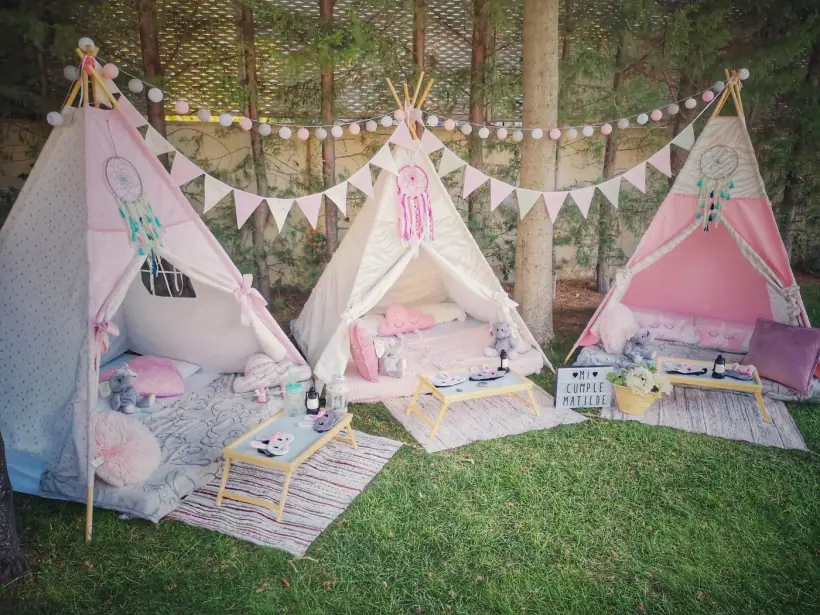 Mesa dulce decorada para una fiesta infantil en Zaragoza